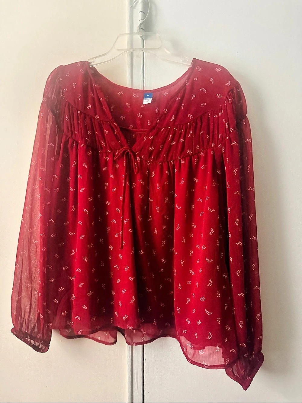 Old Navy Floral Blouse in Red Size XL Like New